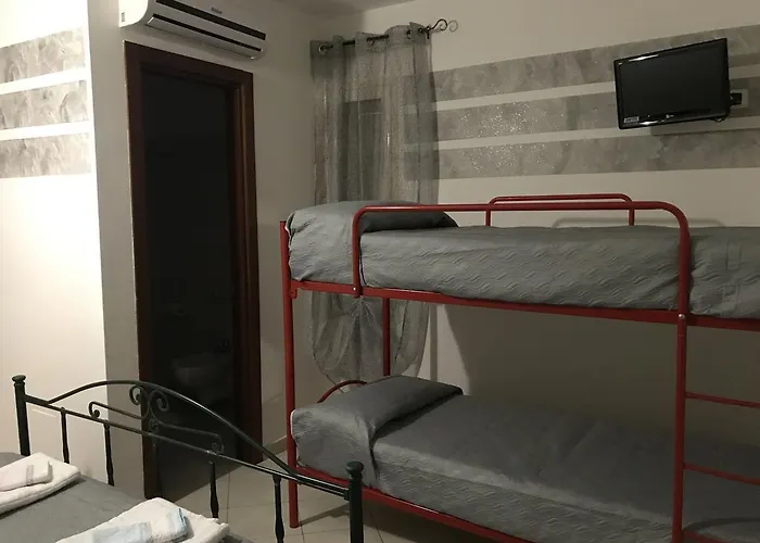 לינה וארוחת בוקר Rosy And Roby 3*